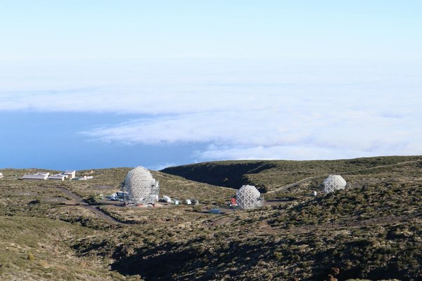 Où peut-on trouver des locations avec des observatoires astronomiques privés ?