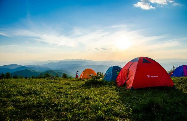 Quels sont les avantages du camping en tandem et comment s'y préparer ?